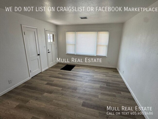 Photo - 1801 Oxford Way