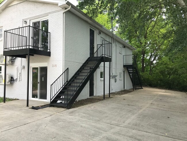 Building Photo - 210 Marion St Unit 3 Rental