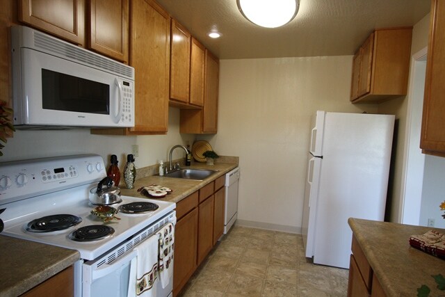 Chateau Manor Apartments