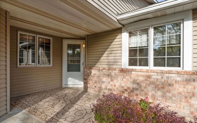 Photo - 520 Deer Ridge Ln S