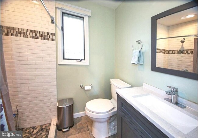 Photo - 1120 Cymry Dr
