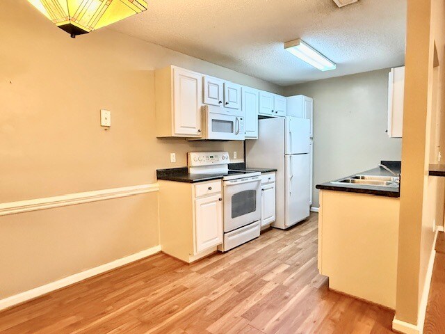 Photo - 533 3rd Loop Rd