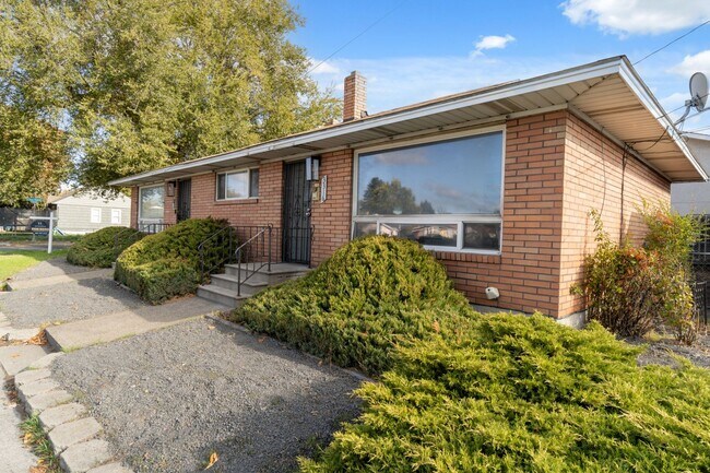Photo - 3316-3318 N Nevada St Apartment Unit 3316