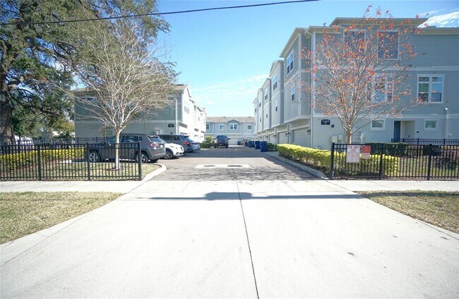 Photo - 115 N Arrawana Ave