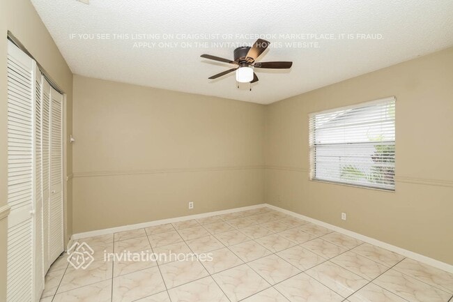 Photo - 321 Canterbury Dr W