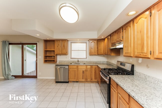 Photo - 110 E Fox St