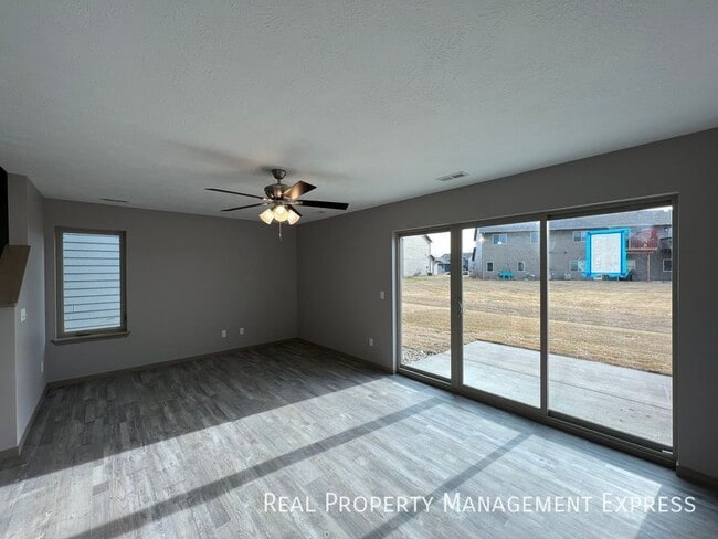 Photo - Modern 3 Bed 2 Bath Townhome in West Sioux Falls