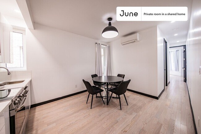 Room in Shared 4 bed/4 bath home in Ditmas Park