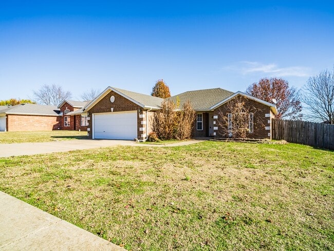 Photo - 440 Spicewood Trail