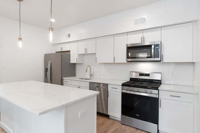 Building Photo - 145 S 12th St Unit 1