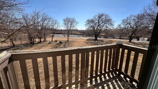 Photo - $795 - 2 bed 1 bath - Second floor Apartment Unidad 355 E Marion Ct Apt 4