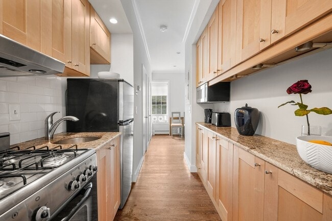 Photo - 11 Dartmouth Pl Unit 2
