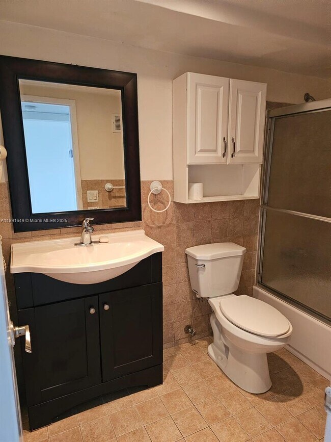 Photo - 1450 NE 170th St Unidad 211