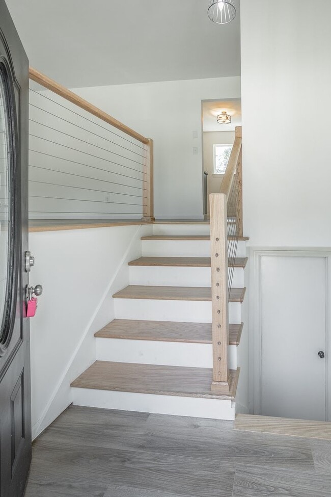 Photo - 1364 Meadowood Dr