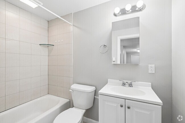 1BR, 1BA - 600SF - Bathroom