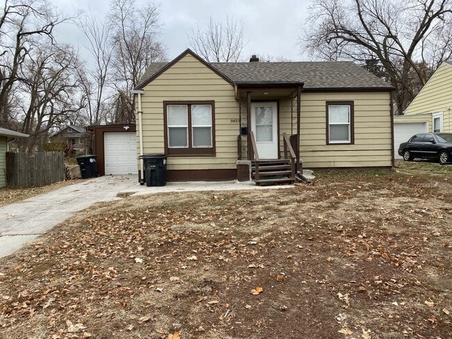 Building Photo - Fully Remodeled 3 Bedroom House!