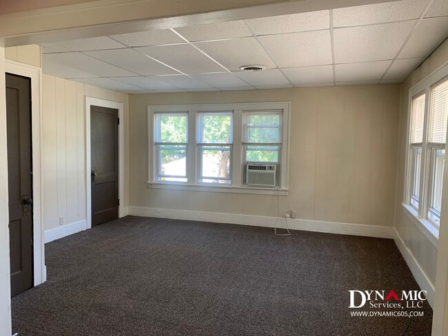 Photo - 713-715 W 16th St