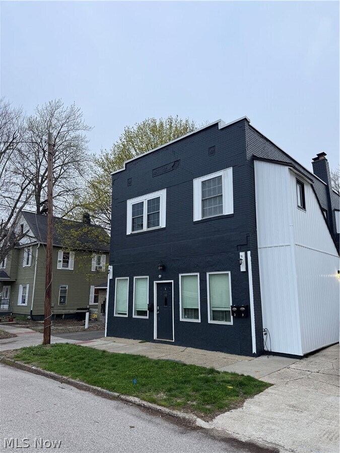 Photo - 667 W Park Ave