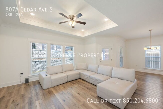 Photo - 807A Cedar Ave S