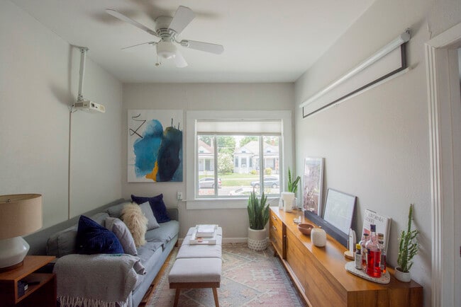 Building Photo - 812 W Russell Pl Unit 814 B