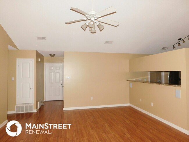 Photo - 1688 Sarah Ann Dr W