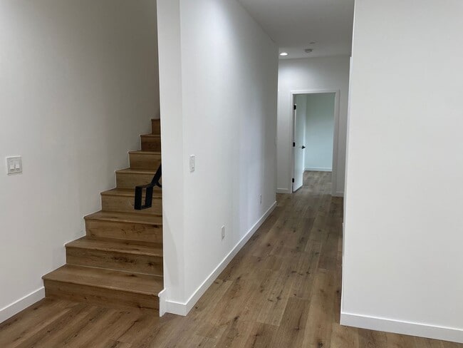 Photo - 341 N Kenmore Ave Unit 341 N Kenmore