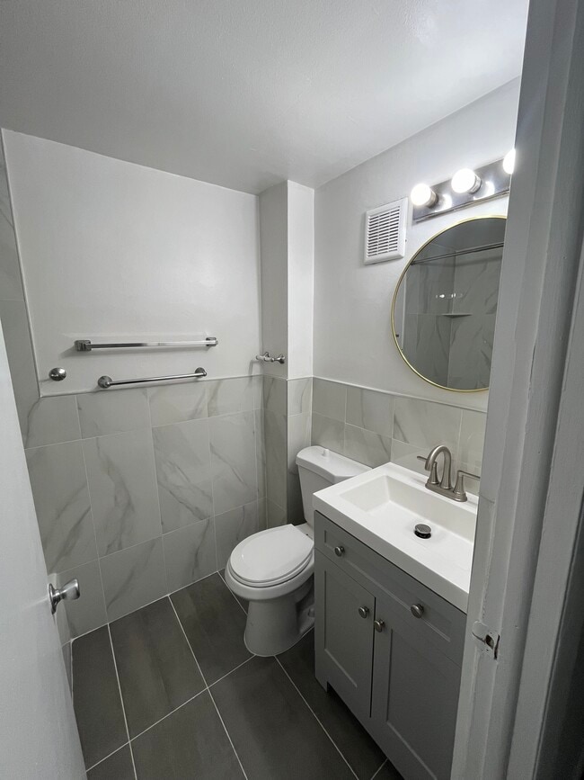 Bathroom - 15 Brighton Village Dr Unit C