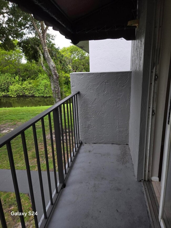 1141 Lake Victoria Dr Unidad H