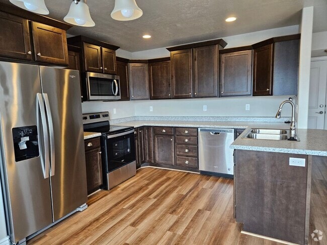 Building Photo - Charming 3 Bed, 2.5 Bath in Tooele Rental