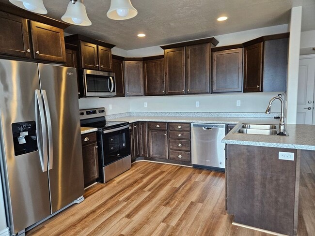 Charming 3 Bed, 2.5 Bath in Tooele - Charming 3 Bed, 2.5 Bath in Tooele House