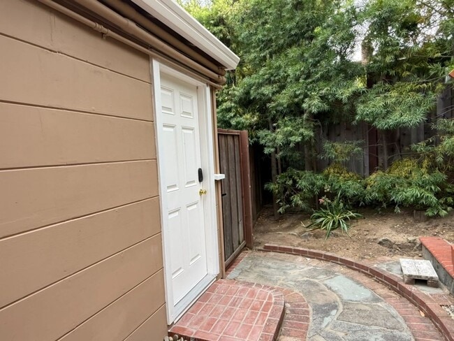 1573 Edgewood Rd Unit One Bedroom