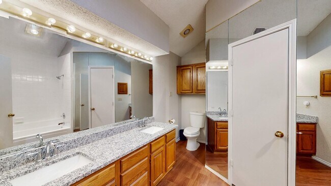 2089 Bronco Ln