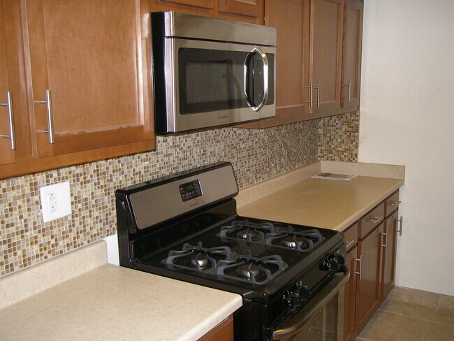 Photo - Majestic Palms Apartments