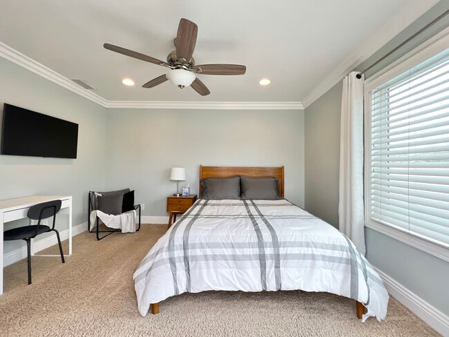 Building Photo - 5023 Verdura Ave Rental