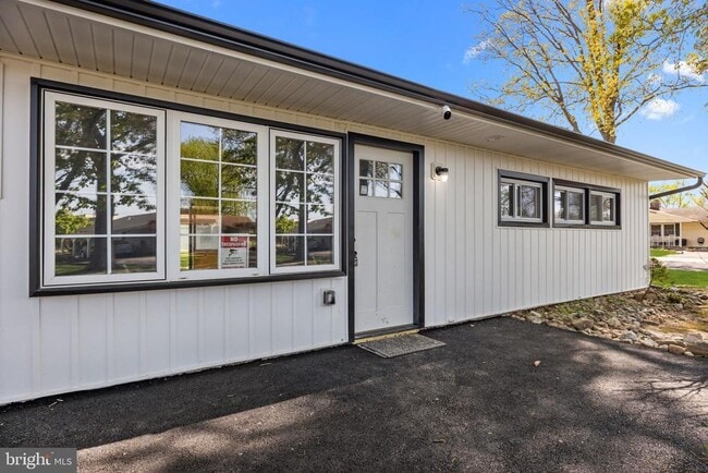 Building Photo - 338 Goldenridge Dr Rental