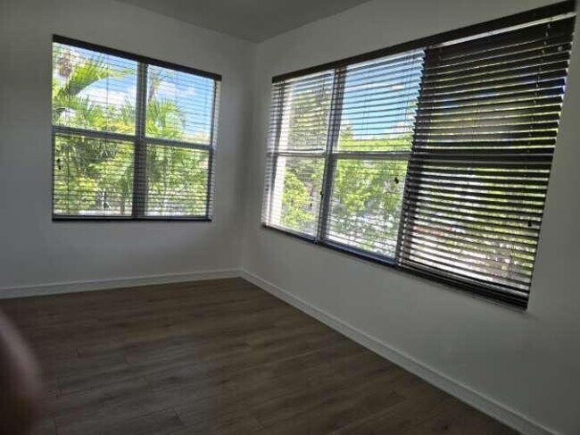 Photo - 1000 SW 12th Ct Unit 3