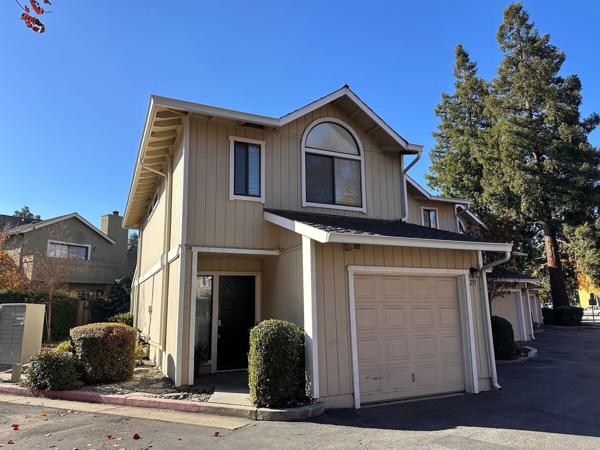 2/2.5 Updated Townhome near Saratoga / San... - 2/2.5 Updated Townhome near Saratoga / San...