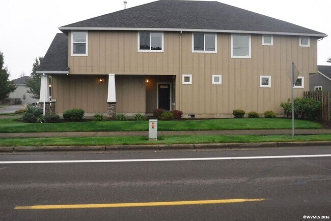 Photo - Easy I 5  access bd, 2.5 bath home