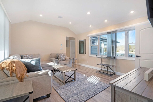 Photo - 187 Lakeside Trail Unit ID1429738P