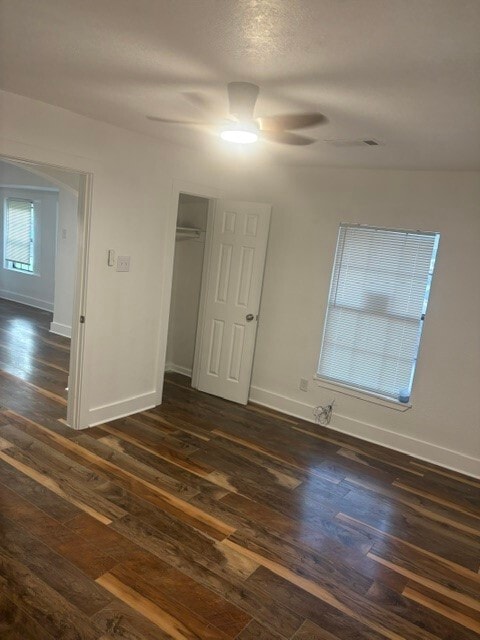 Building Photo - 6043 Lyndhurst Dr