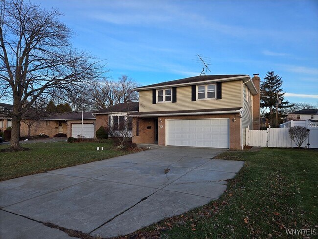 Photo - 161 Foxpoint W