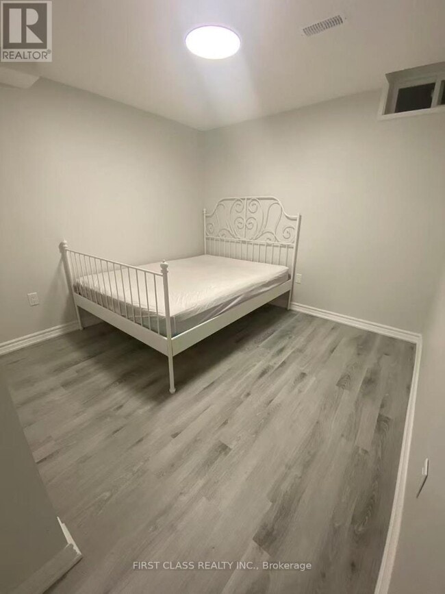 Photo - 9 Upton Crescent