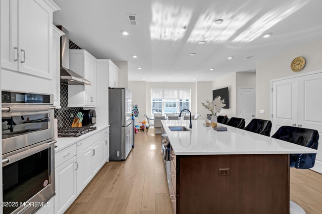 Photo - 2002 Evans Ln