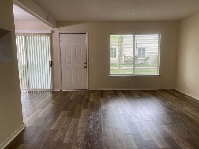 Photo - Wonderful Bellevue Condo in Creekside Meadows!