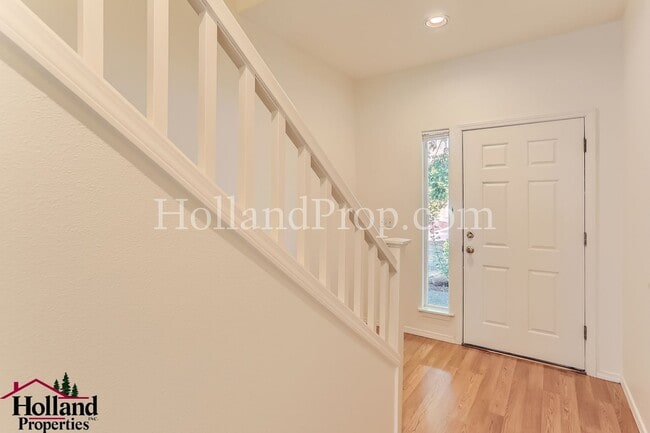 Photo - Charming and Comfortable Townhouse in Bethany Area!