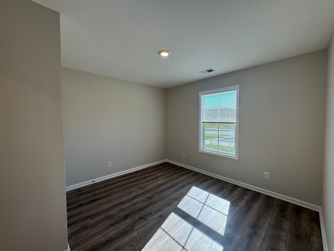Photo - 207 Mountaindale Dr