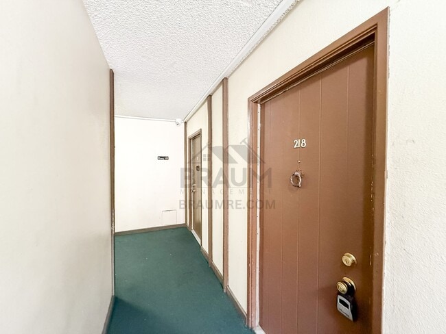 Photo - 5461 Kester Ave Unit 218