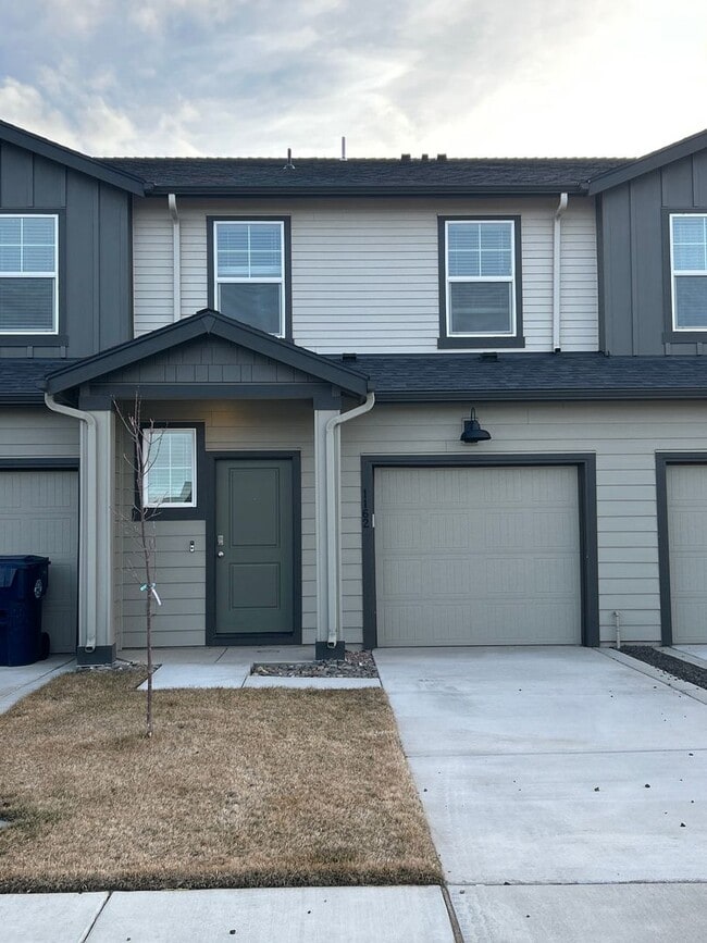 3 Bedroom / 2.5 Bathroom Townhouse in NW R... - 3 Bedroom / 2.5 Bathroom Townhouse in NW R...