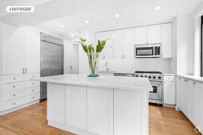 Building Photo - 425 E 63rd St Rental