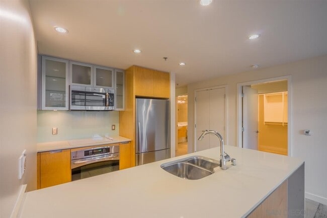 Photo - Beautiful 1Br/1Ba Downtown San Diego Condo In High-rise! Water Included! With Parking, Gym, Pool,...